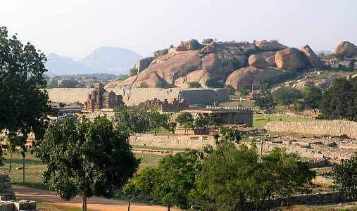 hampi01.jpg (25963 Byte)