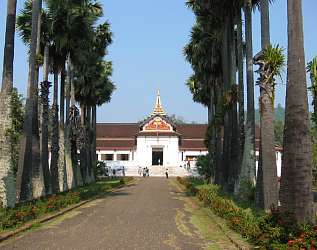 luang01.jpg (16062 Byte)