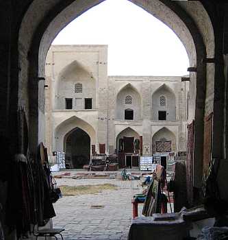 bazar02.jpg (16266 Byte)